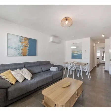 Lägenhet Suite4you 50 Meters From The And Main Avenue Ac Wifi Int Tv Channels